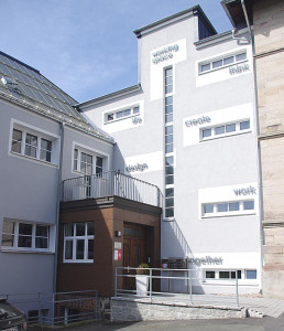 Nordhalben Village - Rundbogen Holzfenster / Denkmalschutz