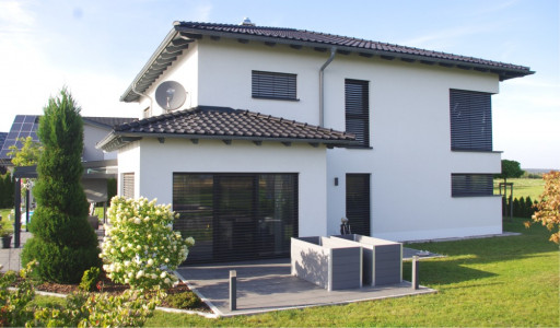 Wohnhaus - Neubau mit Beschattung / Raffstore / Jalousie